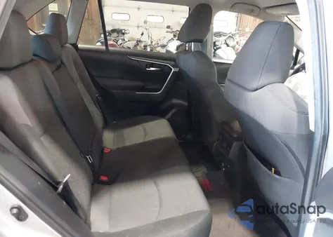 2021 Toyota Rav4 Xle z USA, uszkodzony, nr VIN 2T3P1RFV5MC180890